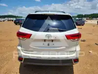 2017 Toyota Highlander photo