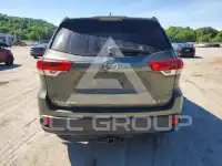2017 Toyota Highlander photo