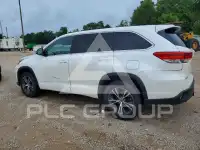 2017 Toyota Highlander photo
