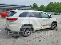 2017 Toyota Highlander photo