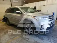 2017 Toyota Highlander photo