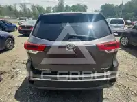 2017 Toyota Highlander photo