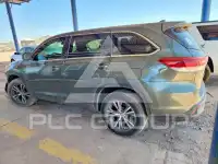 2017 Toyota Highlander photo