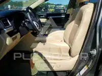 2017 Toyota Highlander photo