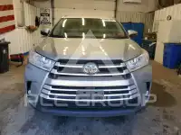 2017 Toyota Highlander photo