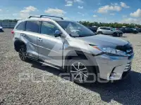 2017 Toyota Highlander photo