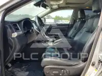 2017 Toyota Highlander photo