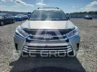 2017 Toyota Highlander photo