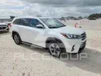 2017 Toyota Highlander photo