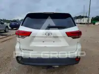 2017 Toyota Highlander photo