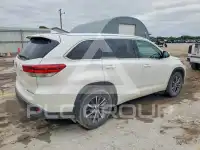 2017 Toyota Highlander photo