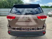 2017 Toyota Highlander photo