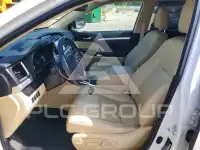 2017 Toyota Highlander photo