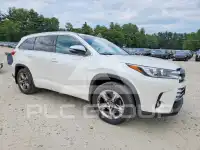 2017 Toyota Highlander photo