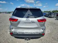 2017 Toyota Highlander photo