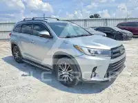 2017 Toyota Highlander photo