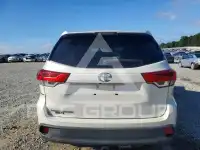 2017 Toyota Highlander photo