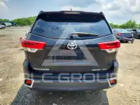 2017 Toyota Highlander photo