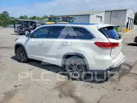2017 Toyota Highlander photo