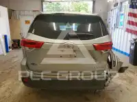 2017 Toyota Highlander photo
