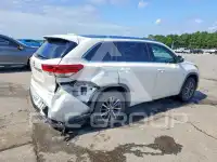 2017 Toyota Highlander photo