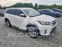 2017 Toyota Highlander photo