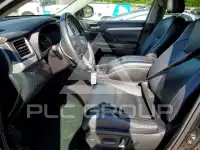 2017 Toyota Highlander photo