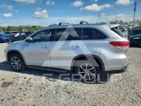 2017 Toyota Highlander photo