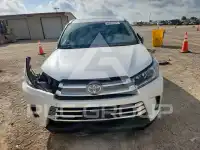 2017 Toyota Highlander photo