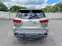 2017 Toyota Highlander photo