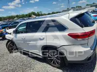 2017 Toyota Highlander фото