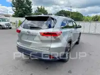 2017 Toyota Highlander photo