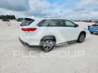 2017 Toyota Highlander photo