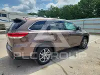 2017 Toyota Highlander photo