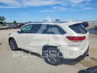 2017 Toyota Highlander photo