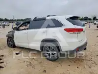 2017 Toyota Highlander photo