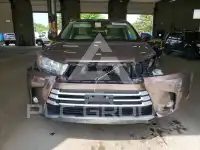 2017 Toyota Highlander photo