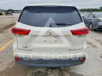 2017 Toyota Highlander photo