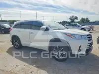 2017 Toyota Highlander photo