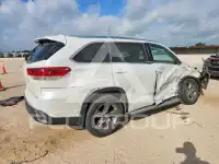 2017 Toyota Highlander photo