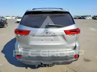 2017 Toyota Highlander photo