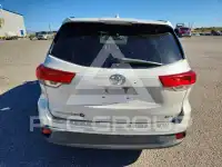 2017 Toyota Highlander photo