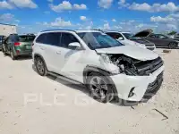 2017 Toyota Highlander photo