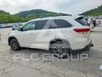 2017 Toyota Highlander photo