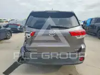 2017 Toyota Highlander photo