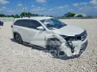 2017 Toyota Highlander photo