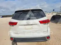 2017 Toyota Highlander photo