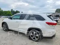 2017 Toyota Highlander photo
