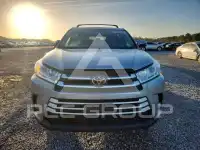 2017 Toyota Highlander photo
