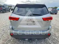 2017 Toyota Highlander photo